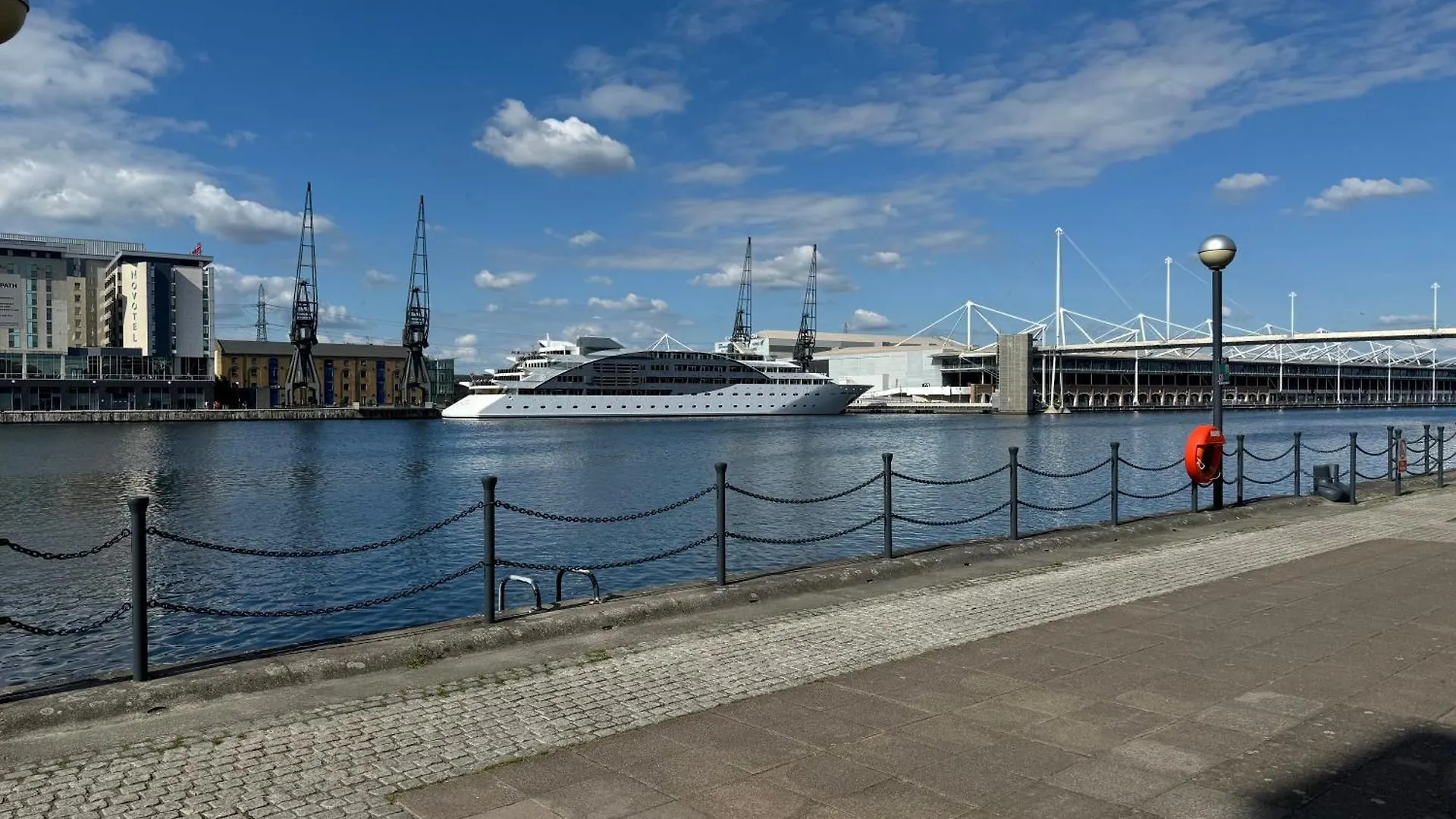 Waterfront Double Room With Fireplace In The Heart Of Royal Docks London United Kingdom