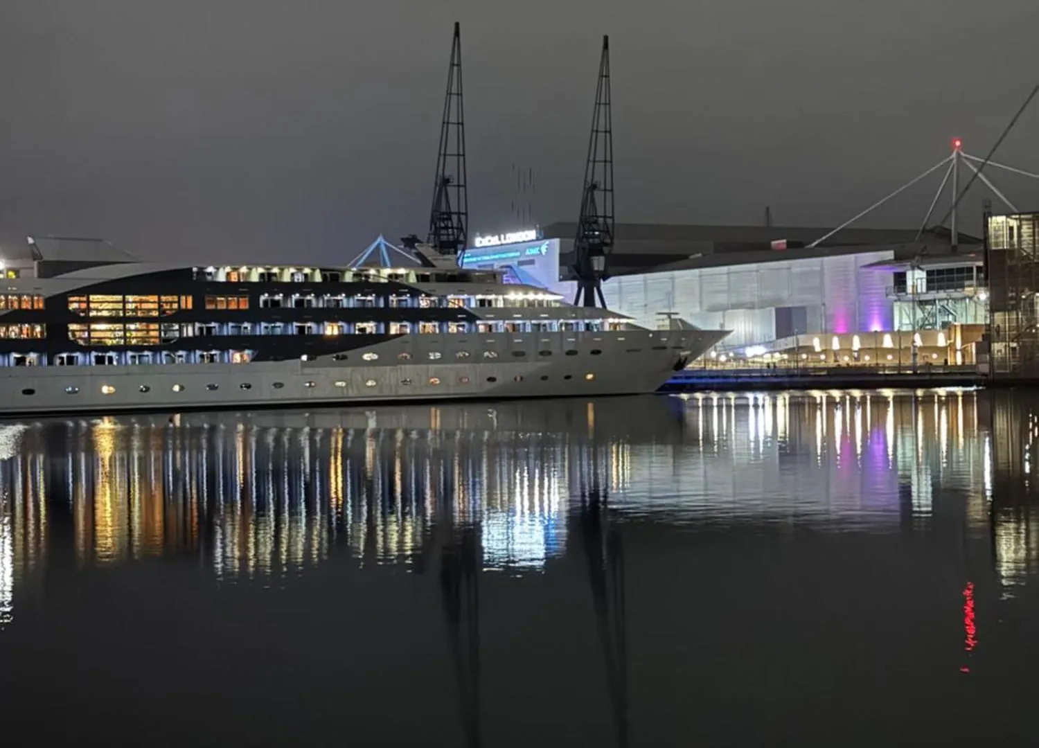 홈스테이 Waterfront Double Room With Fireplace In The Heart Of Royal Docks 런던 영국